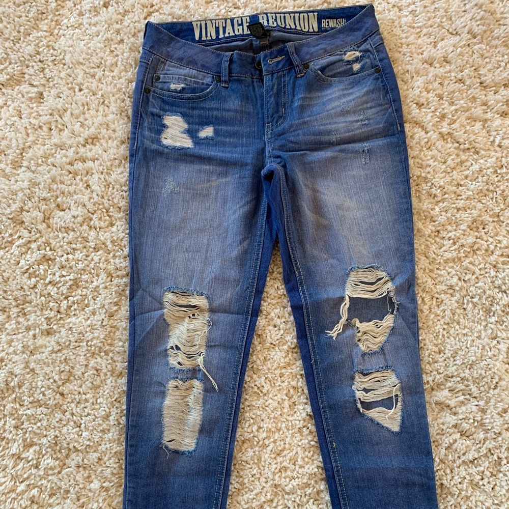 Vintage reunion rewash ripped straight leg folded at the bottom size 5 (27)